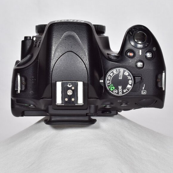 Nikon D5100 Digital SLR Camera 16.2MP HD Video Nikon Lens 64GB SD 11,682 Clicks - Picture 7 of 16